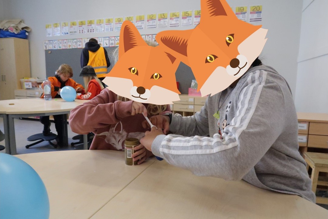 en person i et plagg