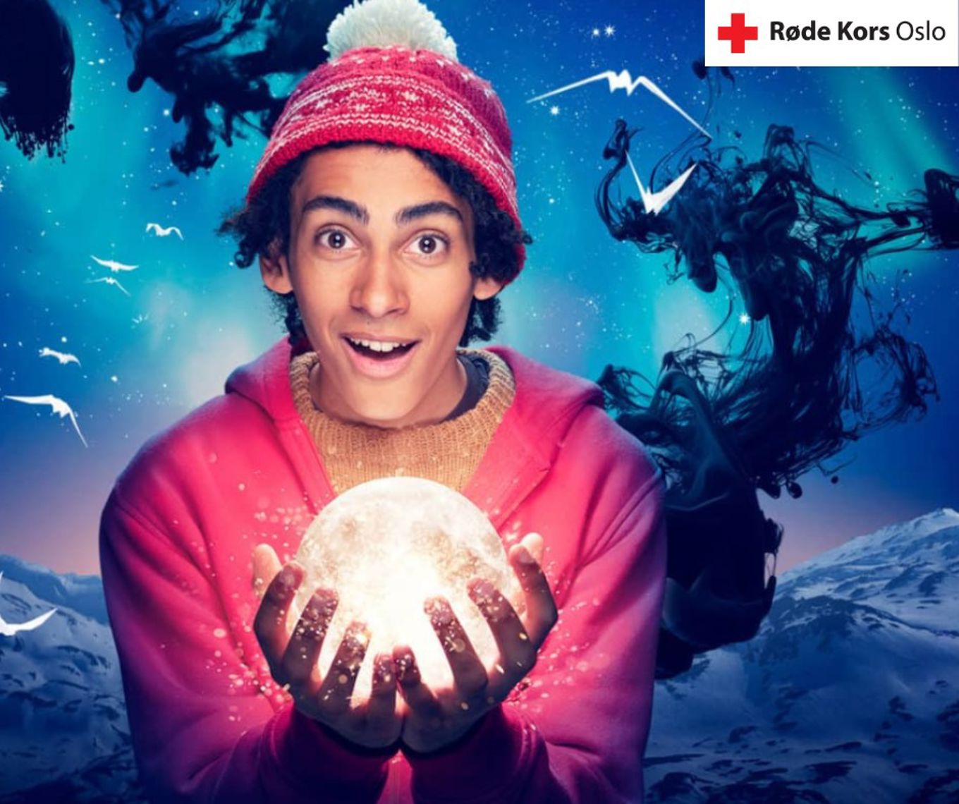 Foto: Røde Kors en person iført en rød skjorte og en rød hatt med en hvit stjerne på